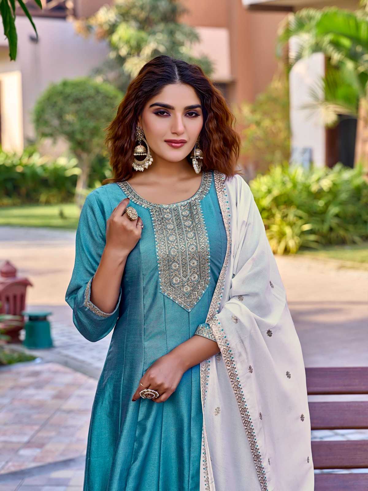 Ynf Vichitra Silk RIN190 AANCHI-PLUS AUDI Setwise Collections Wholesale Gowns Catalogs Manufacturer
